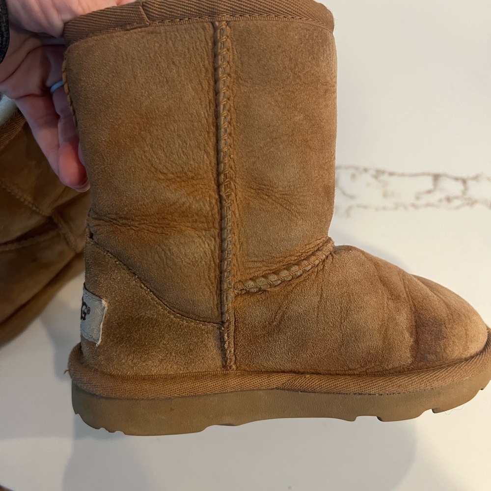 Used uggs - Picture 2 of 8